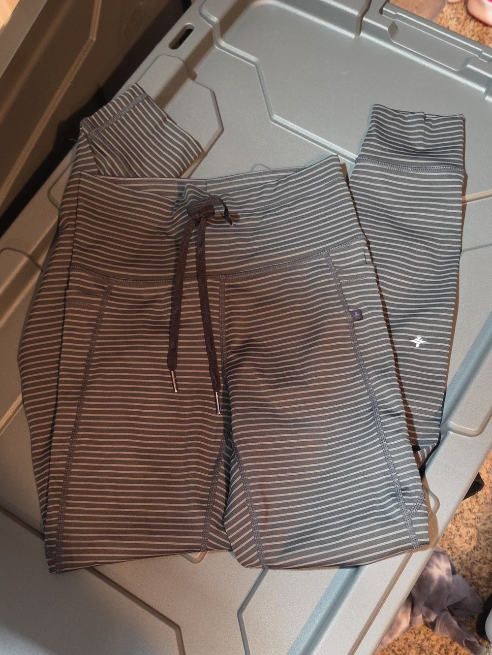 HALARA Gray Striped High-Waist Pocket Leggings